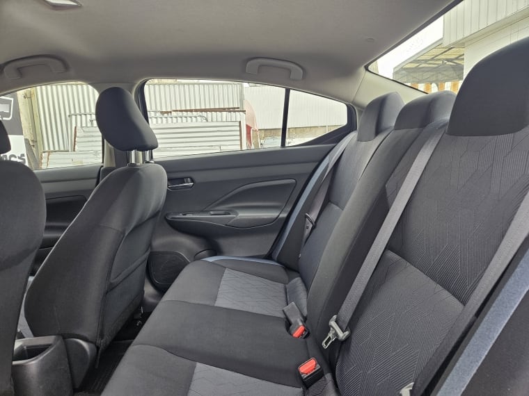 Nissan Versa Versa año 2024