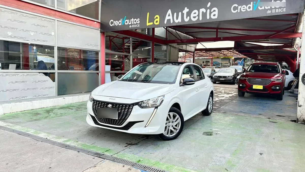 Peugeot 208 Style Puretech 75 1.2 año 2024