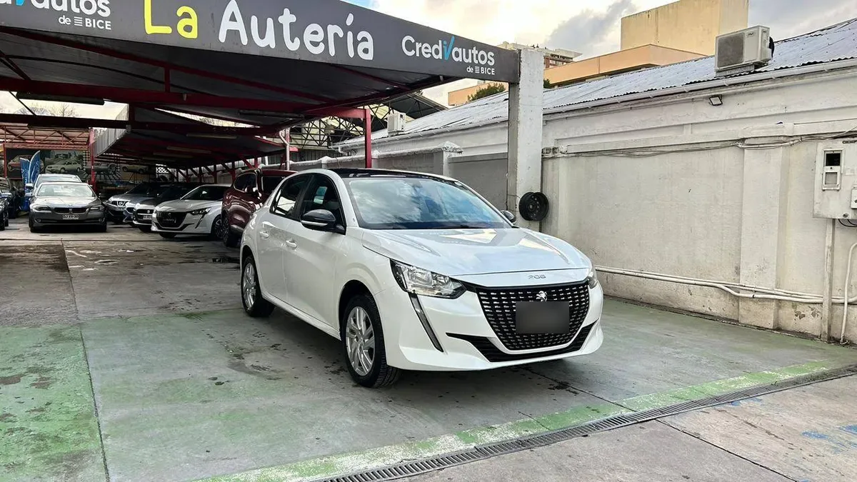 Peugeot 208 Style Puretech 75 1.2 año 2024
