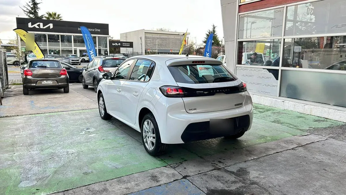 Peugeot 208 Style Puretech 75 1.2 año 2024
