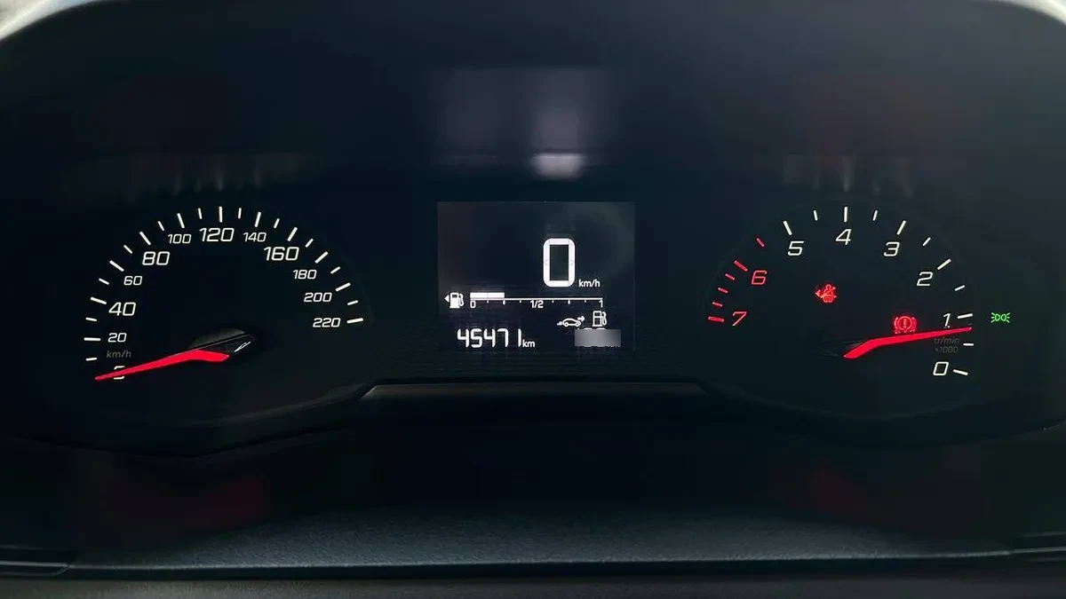Peugeot 208 Style Puretech 75 1.2 año 2024