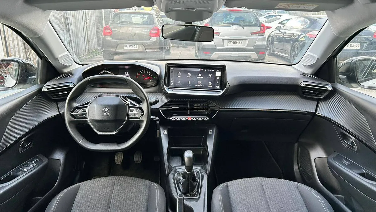 Peugeot 208 Style Puretech 75 1.2 año 2024