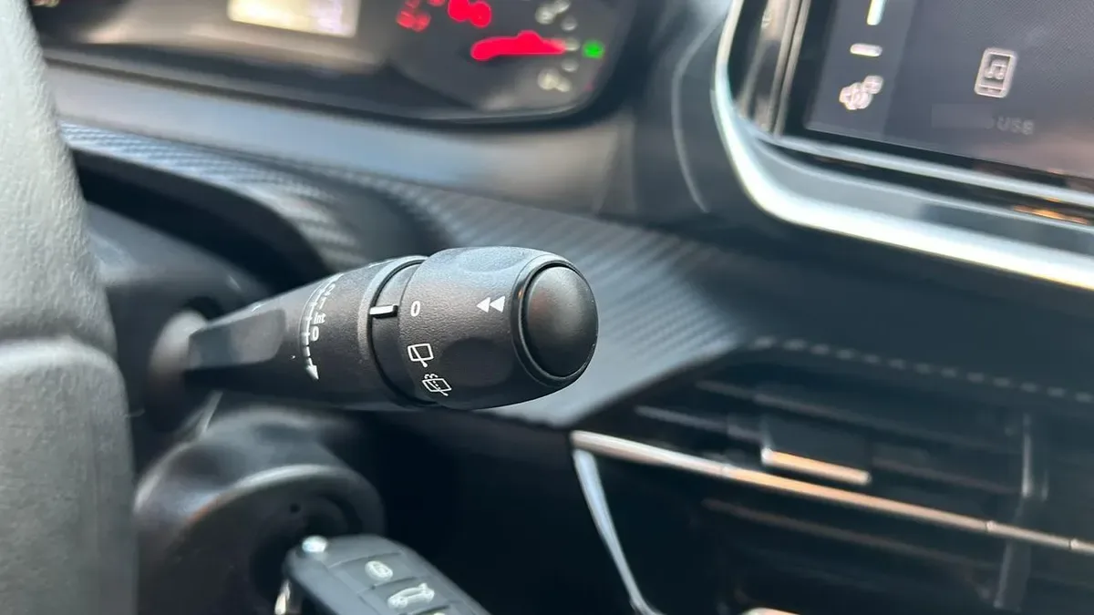 Peugeot 208 Style Puretech 75 1.2 año 2024