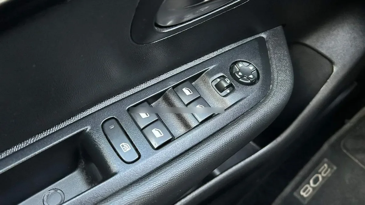 Peugeot 208 Style Puretech 75 1.2 año 2024