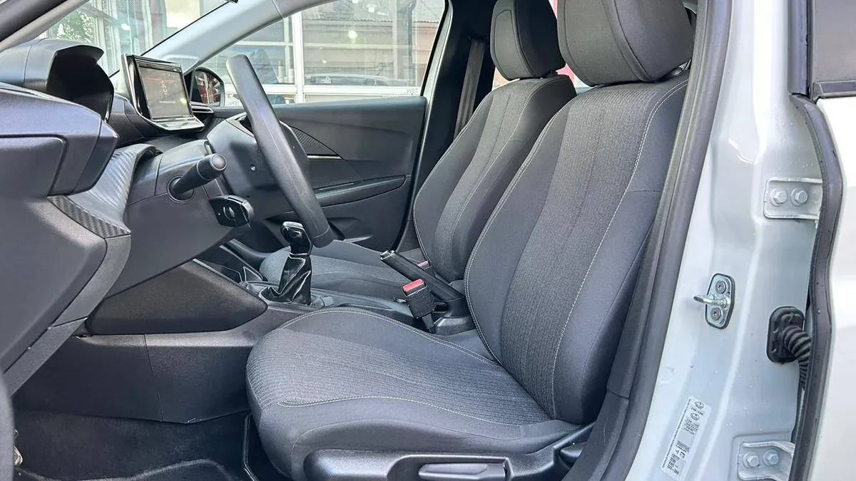 Peugeot 208 Style Puretech 75 1.2 año 2024