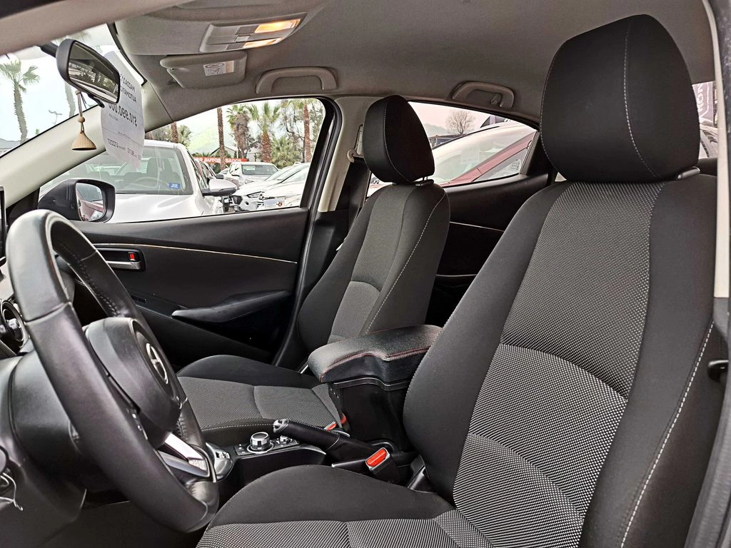 Mazda 2 1.5 V 4x2 6at 4p año 2020
