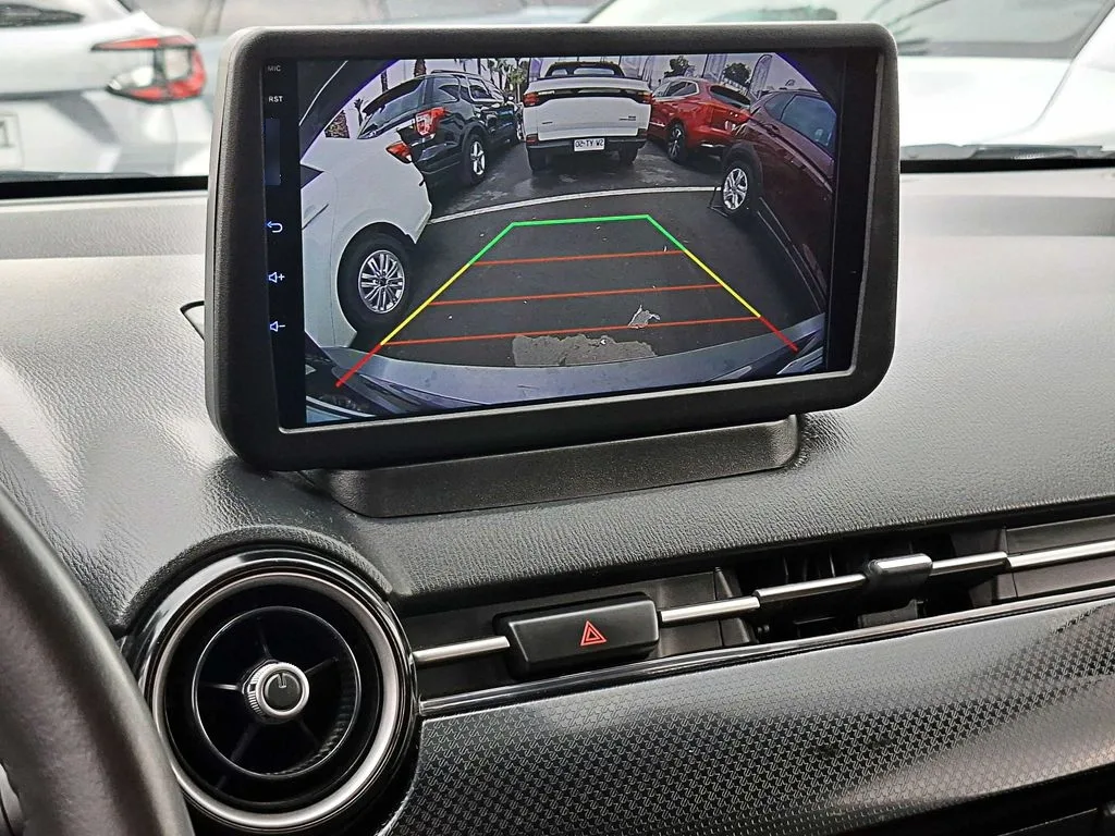 Mazda 2 1.5 V 4x2 6at 4p año 2020