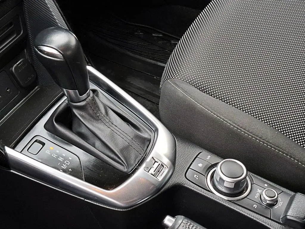 Mazda 2 1.5 V 4x2 6at 4p año 2020