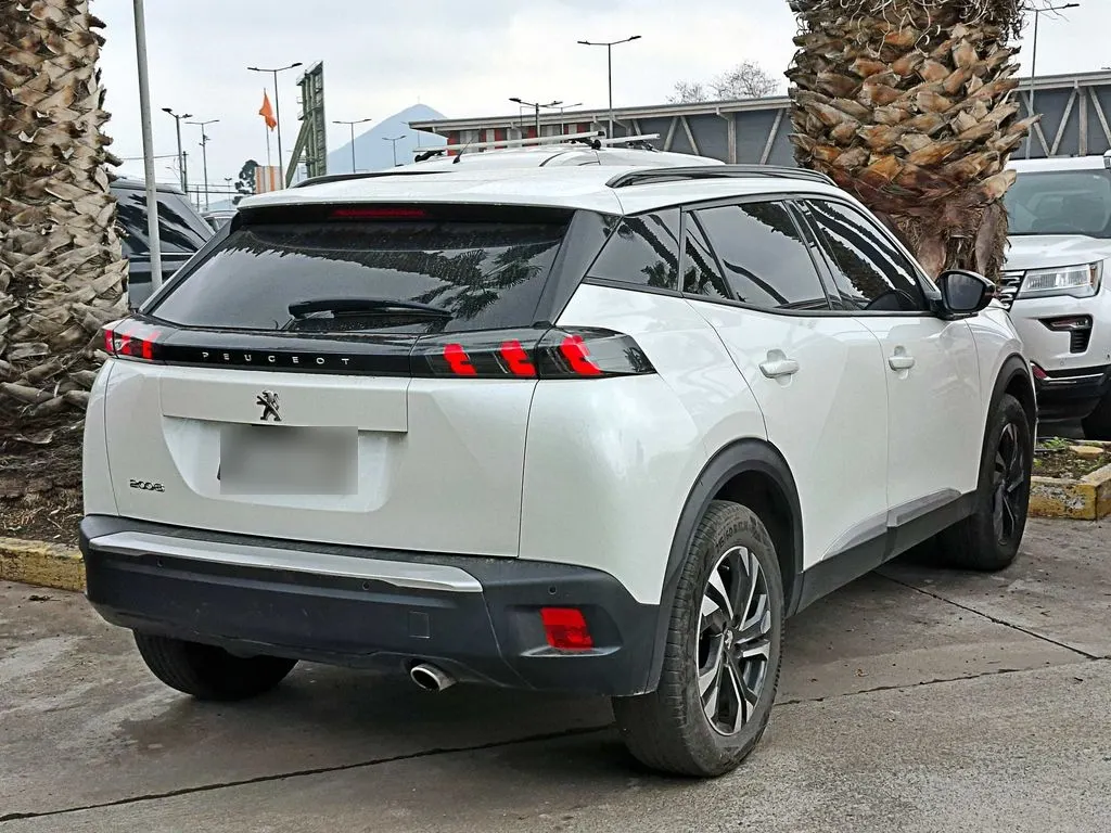 Peugeot 2008 Blue Hdi 130 1.5 At año 2024