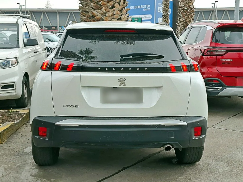 Peugeot 2008 Blue Hdi 130 1.5 At año 2024