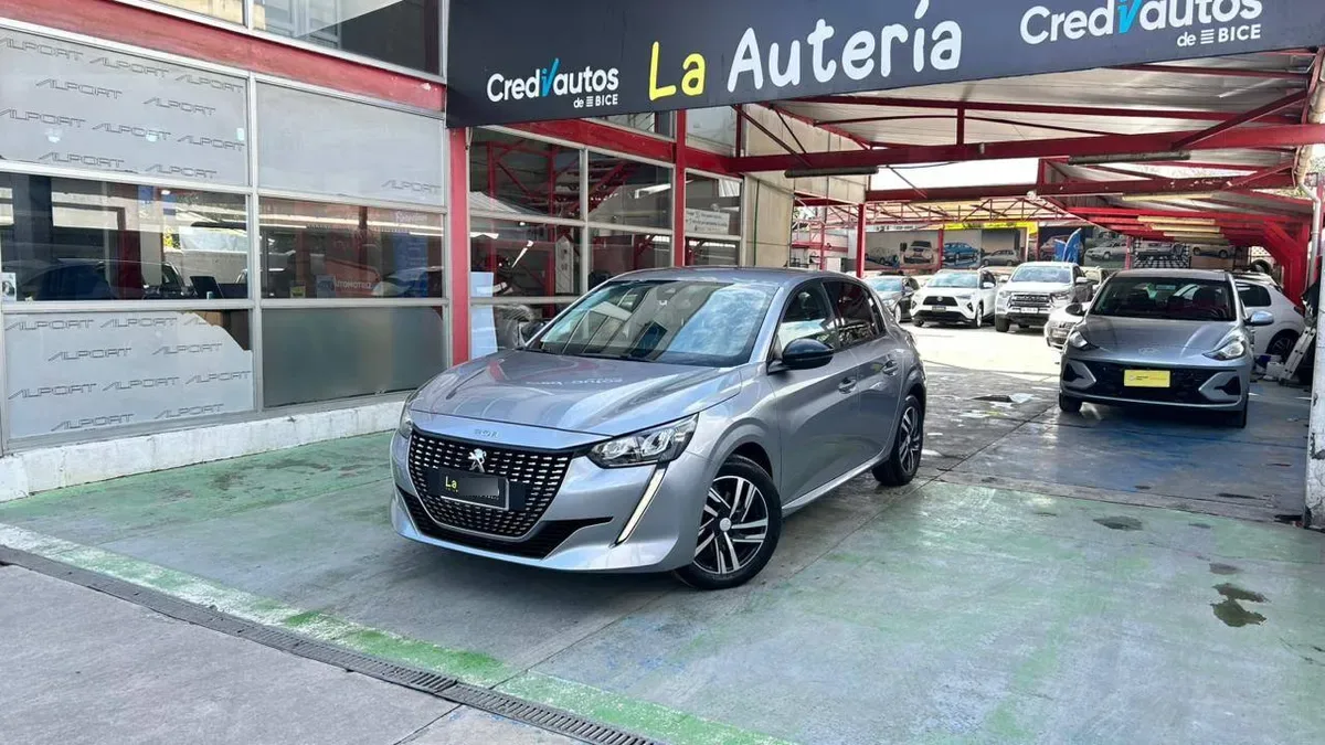 Peugeot 208 Allure 1.2 Puretech 100 Hb año 2023