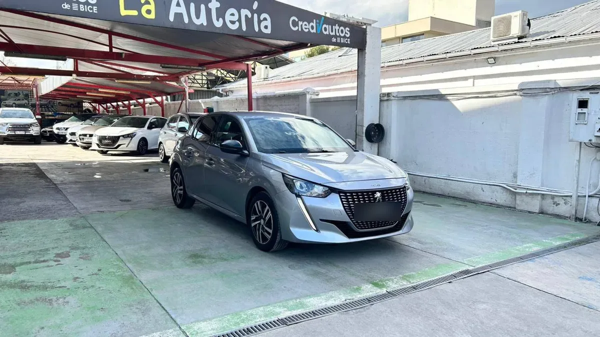 Peugeot 208 Allure 1.2 Puretech 100 Hb año 2023