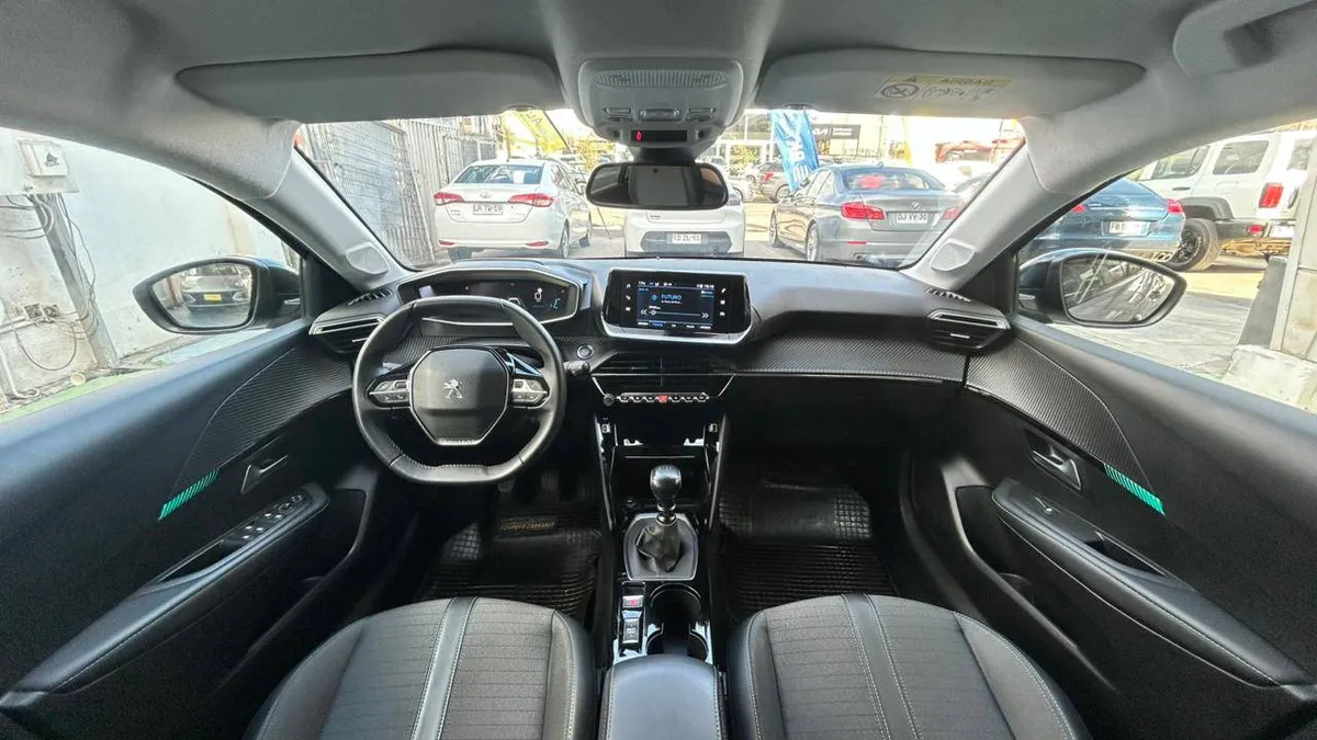 Peugeot 208 Allure 1.2 Puretech 100 Hb año 2023