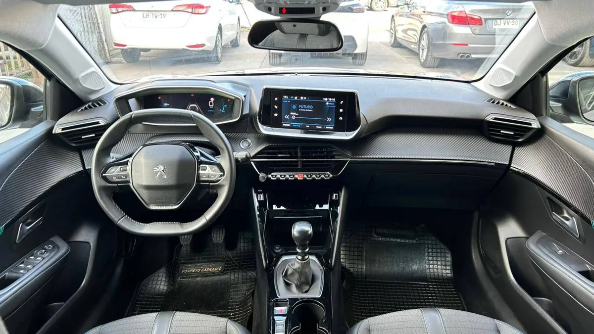 Peugeot 208 Allure 1.2 Puretech 100 Hb año 2023
