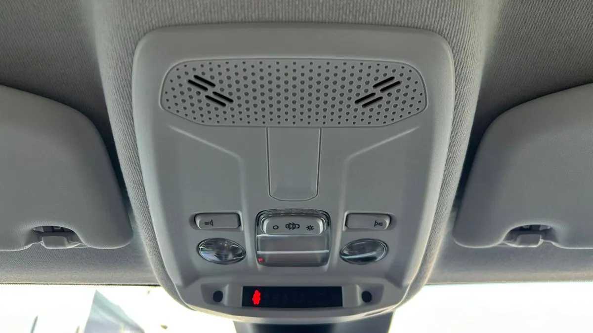 Peugeot 208 Allure 1.2 Puretech 100 Hb año 2023