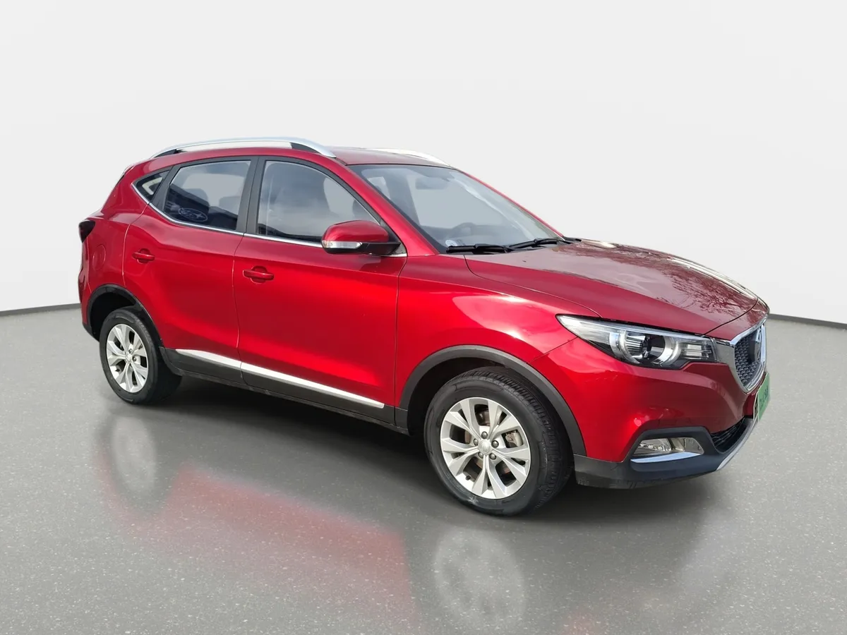 MG Mg Zs 1.5 Std Mt 5p año 2023