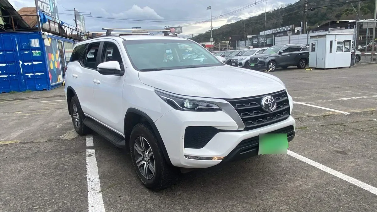 Toyota Fortunner 2.7 Sr5 4x2 At 5p año 2022
