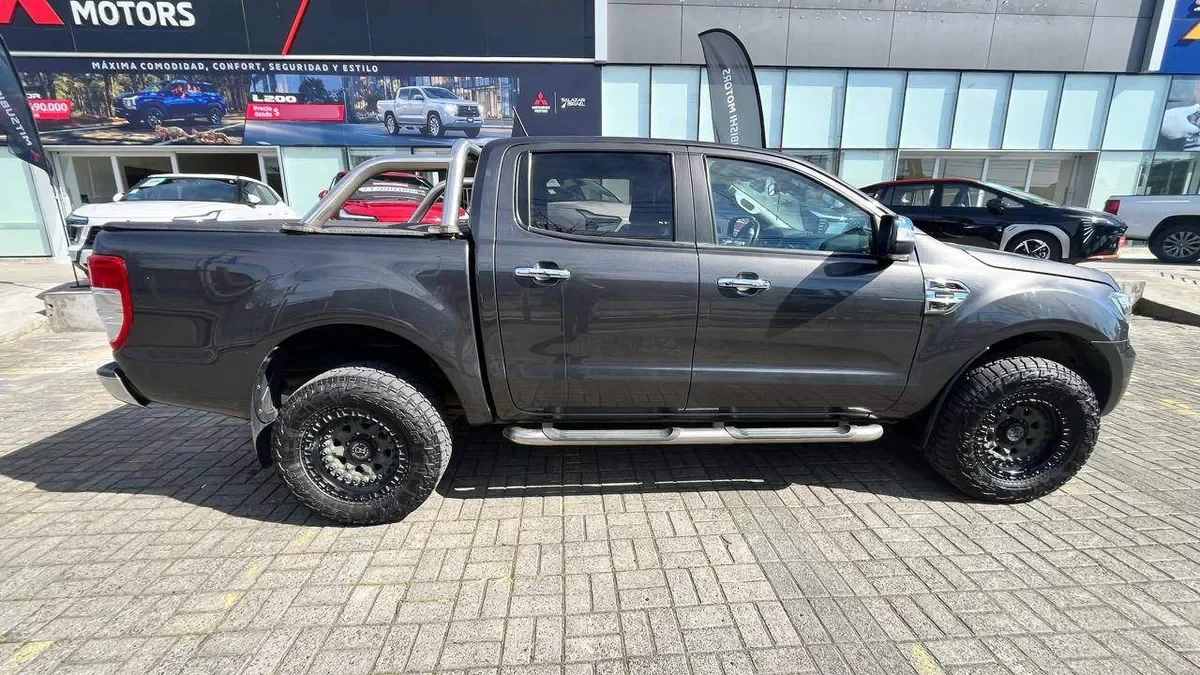 Ford Ranger 2.5 Xlt Euro 6 4x2 Dob. Cab. Mt 4p año 2023