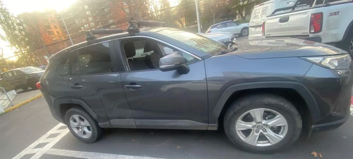 Toyota Rav 4 2.0 Le 4x2 Cvt At 5p año 2021