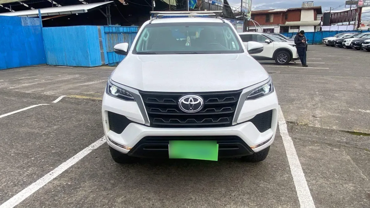 Toyota Fortunner 2.7 Sr5 4x2 At 5p año 2022