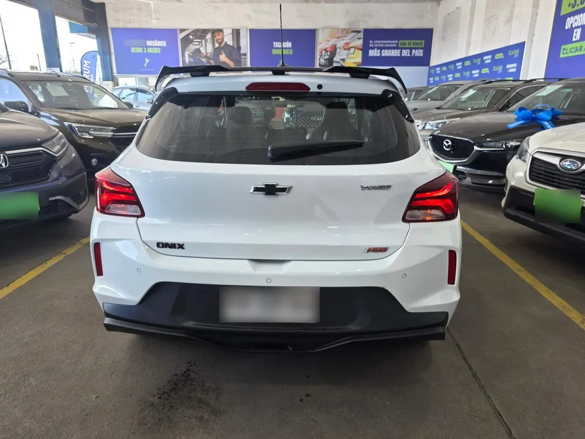 Chevrolet Onix 1.0t Rs 4x2 Mt 5p año 2022