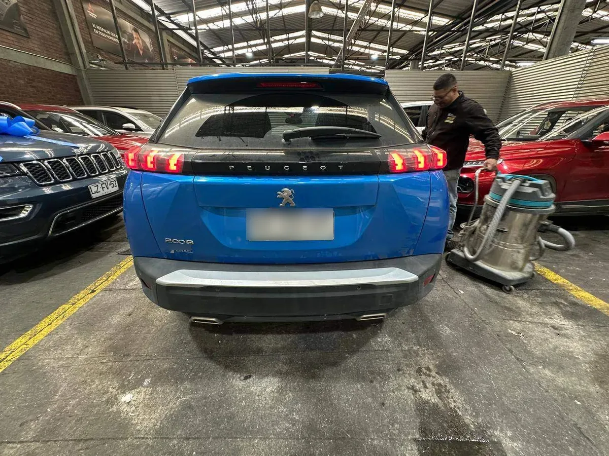 Peugeot 2008 1.2 Allure Pack Puretech 130hp Mt 5p año 2024