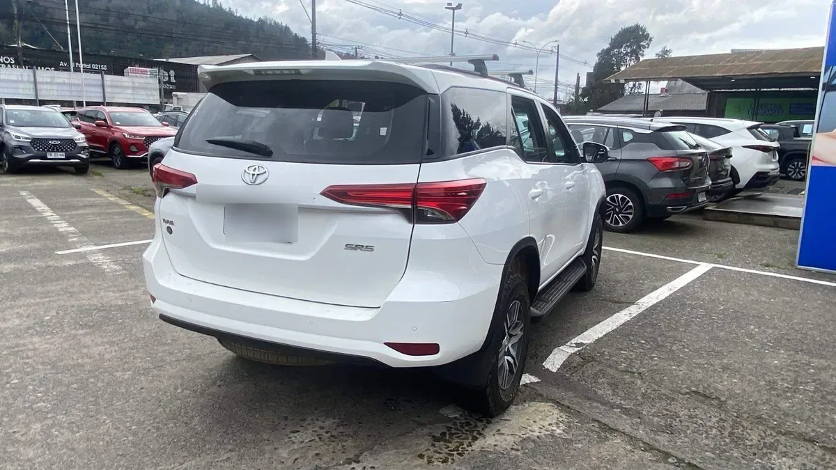 Toyota Fortunner 2.7 Sr5 4x2 At 5p año 2022