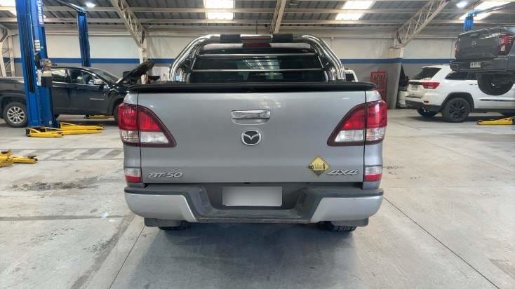 Mazda Bt-50 2.2 Sdx Diesel 4x4 Dob. Cab. 6mt 4p año 2021
