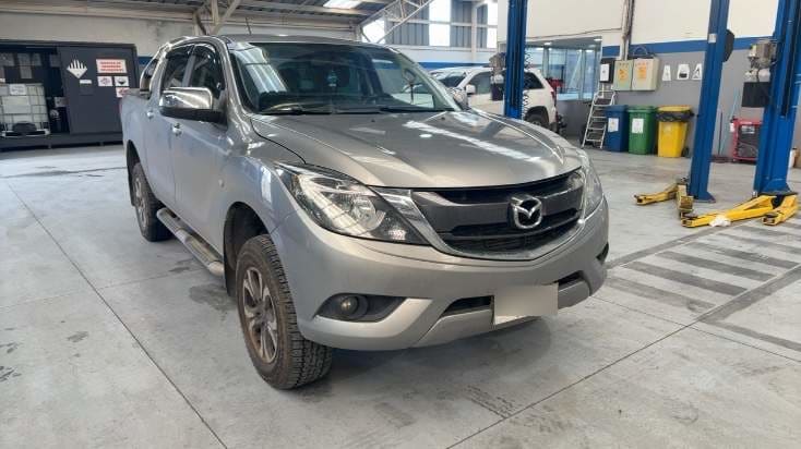 Mazda Bt-50 2.2 Sdx Diesel 4x4 Dob. Cab. 6mt 4p año 2021