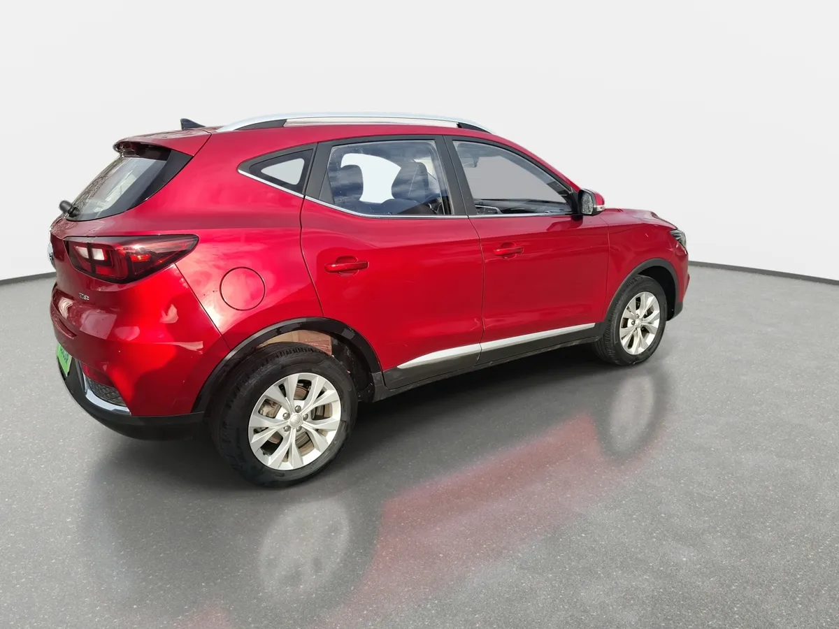 MG Mg Zs 1.5 Std Mt 5p año 2023