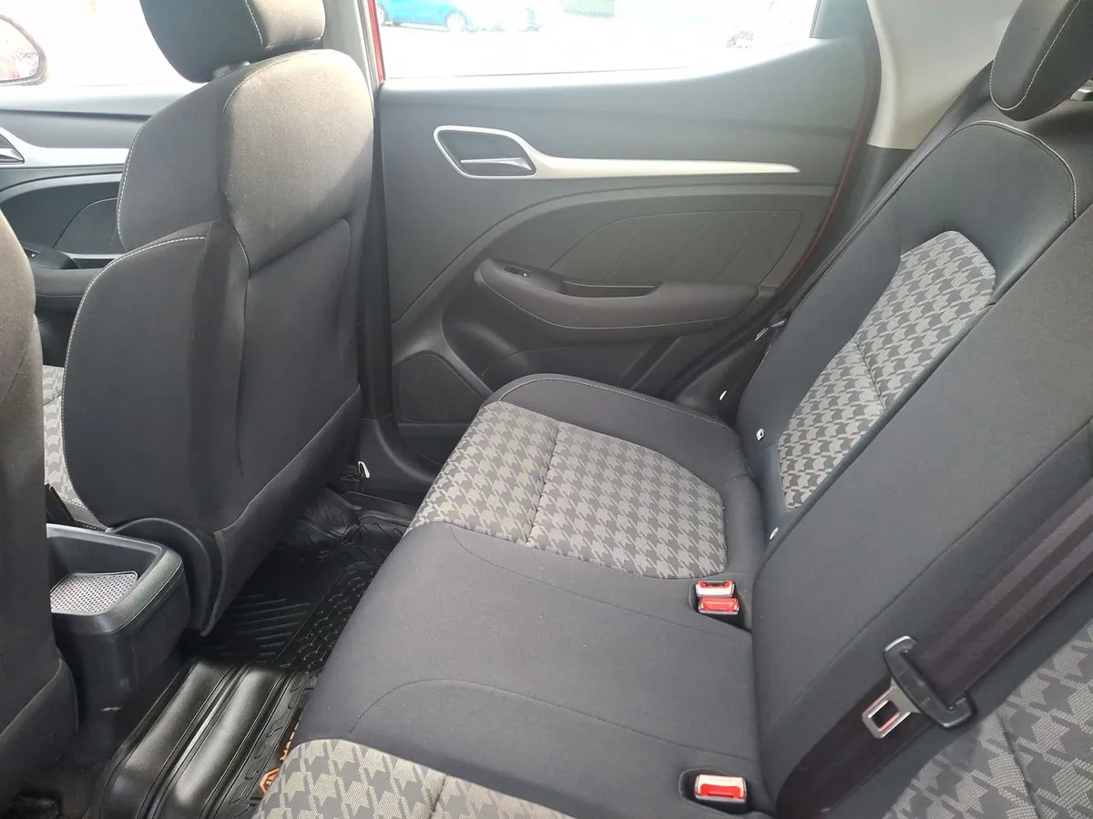 MG Mg Zs 1.5 Std Mt 5p año 2023