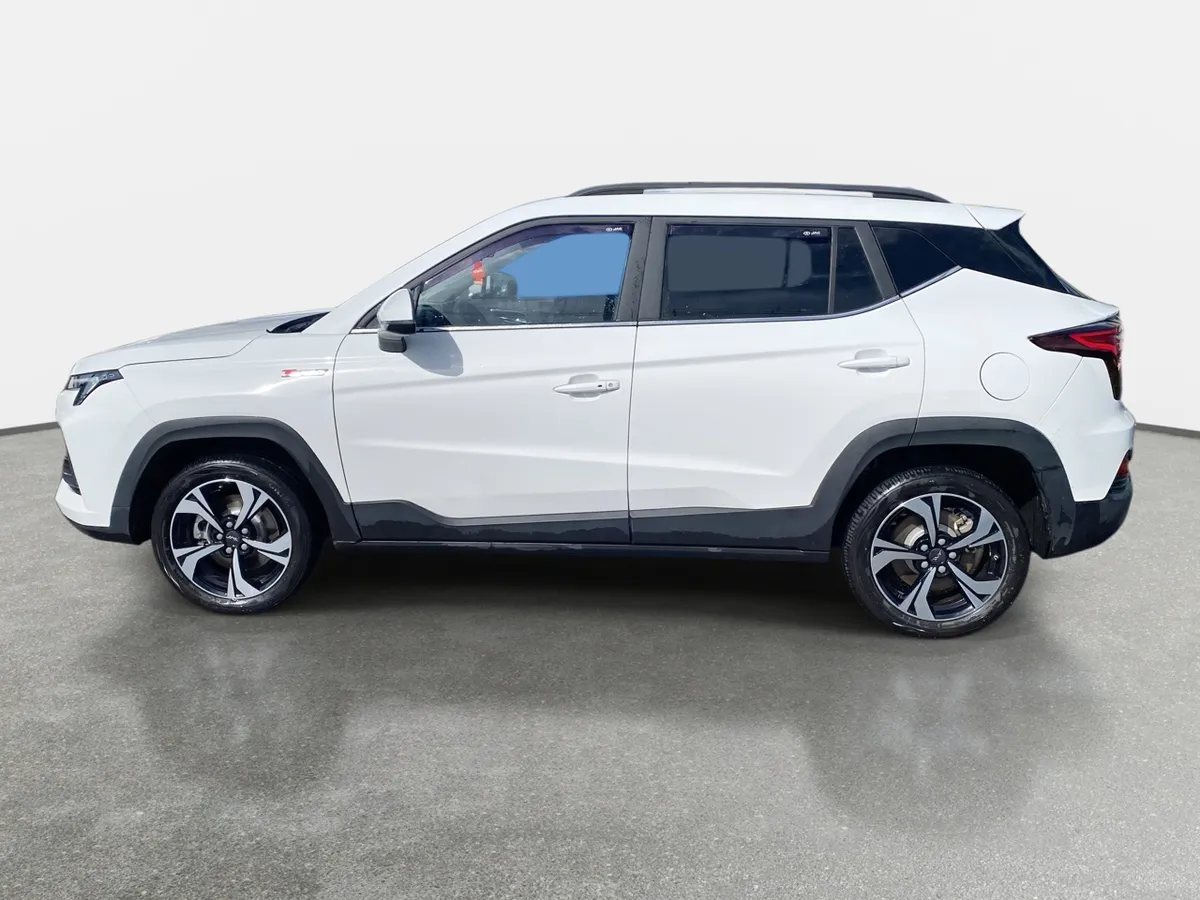 JAC Js4 1.5 Luxury 4x2 Mt 5p año 2025