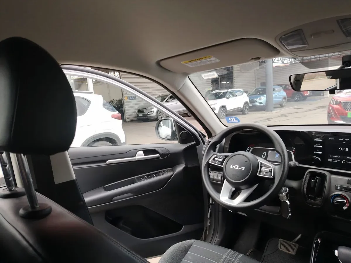 Kia Sonet 1.5 Ex 4x2 Ivt Ri At 5p año 2025