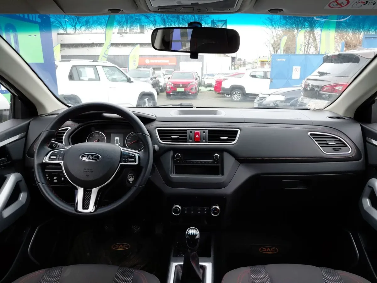 JAC Js2 1.5 Comfort 4x2 Mt 5p año 2022