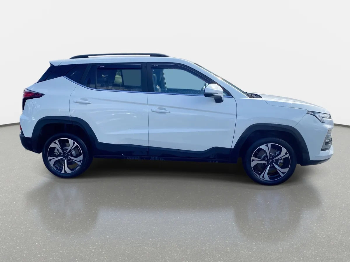JAC Js4 1.5 Luxury 4x2 Mt 5p año 2025