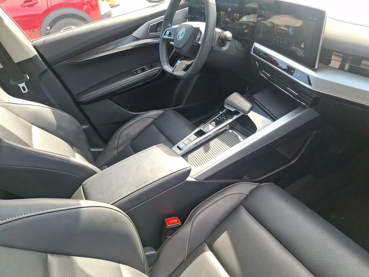 MG One 1.5t Com 4x2 Cvt At 5p año 2024