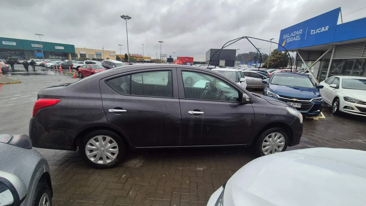 Nissan Versa 1.6 Sense 4x2 Mt 4p año 2019