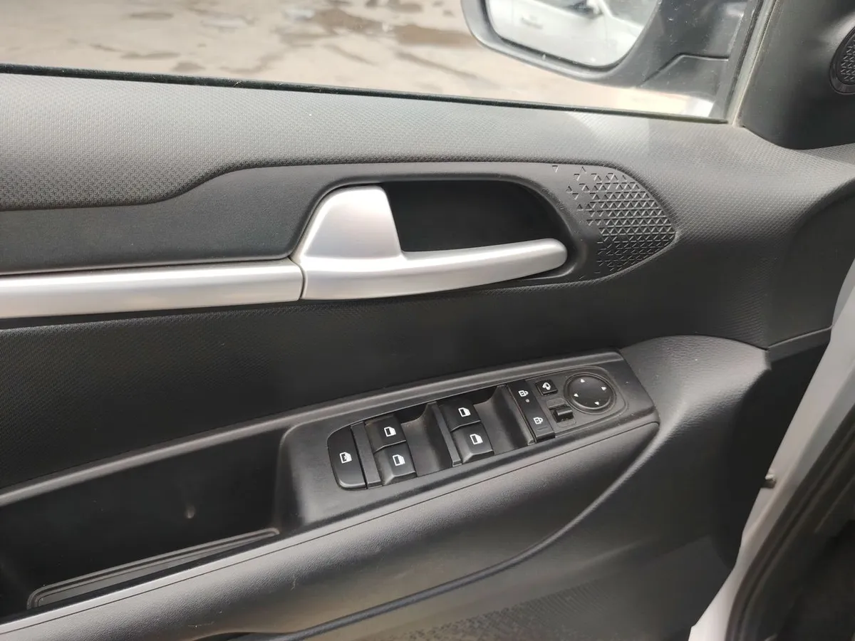 Kia Sonet 1.5 Ex 4x2 Ivt Ri At 5p año 2025
