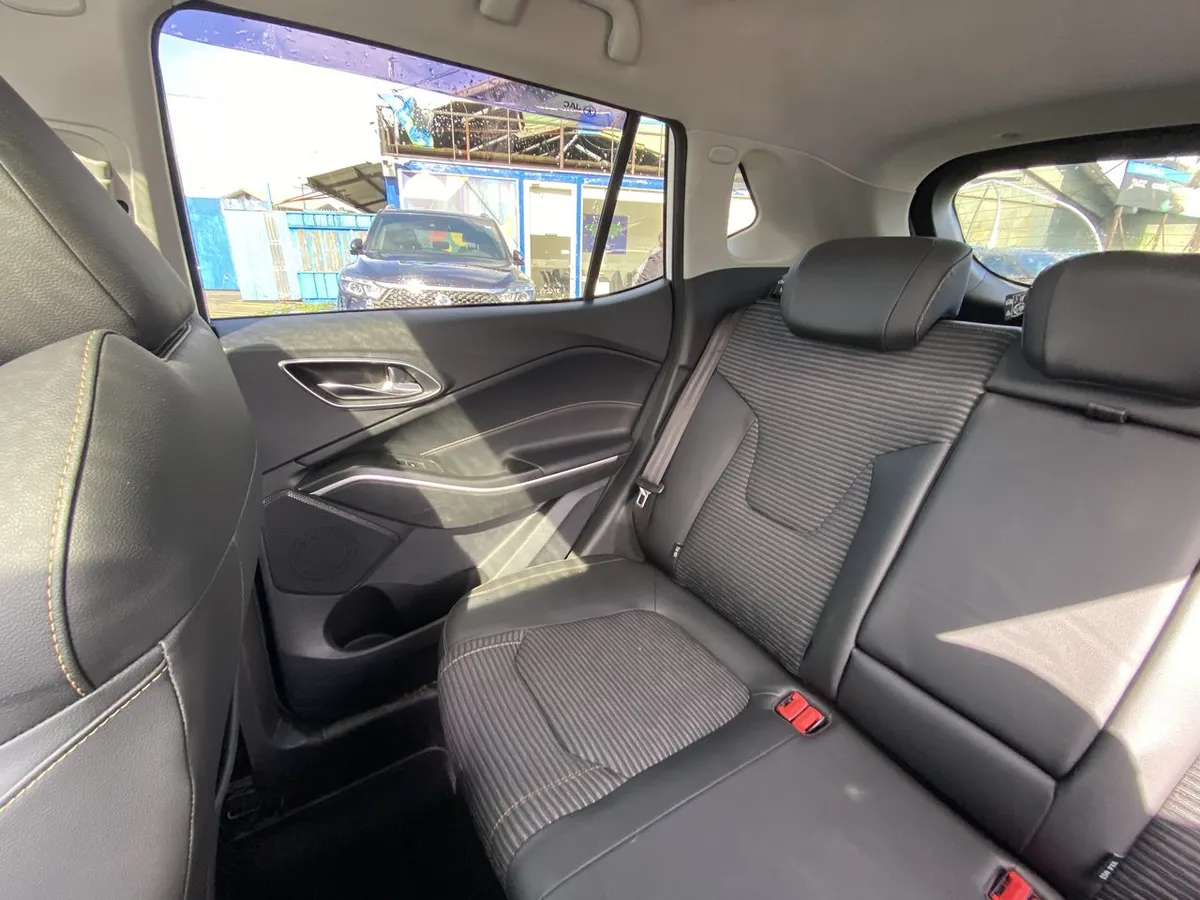 JAC Js4 1.5 Luxury 4x2 Mt 5p año 2025