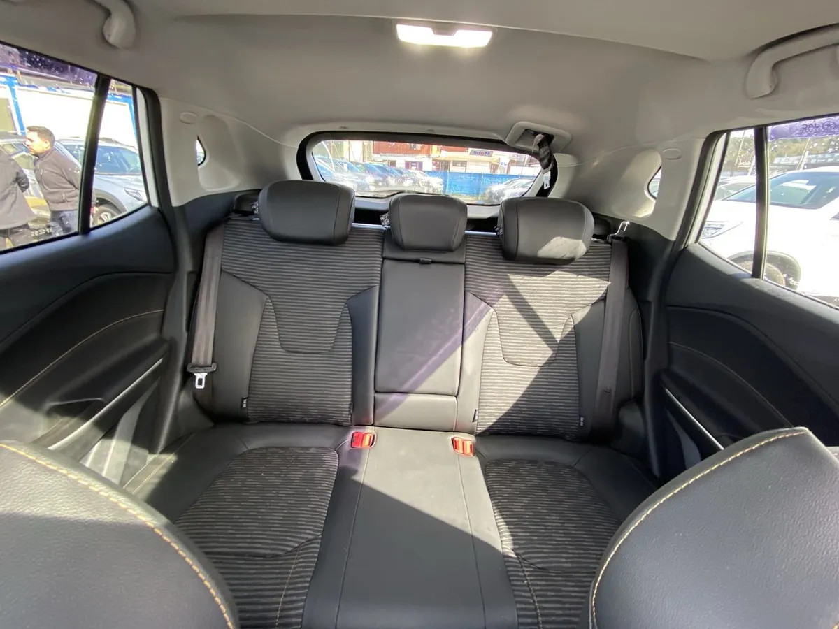 JAC Js4 1.5 Luxury 4x2 Mt 5p año 2025