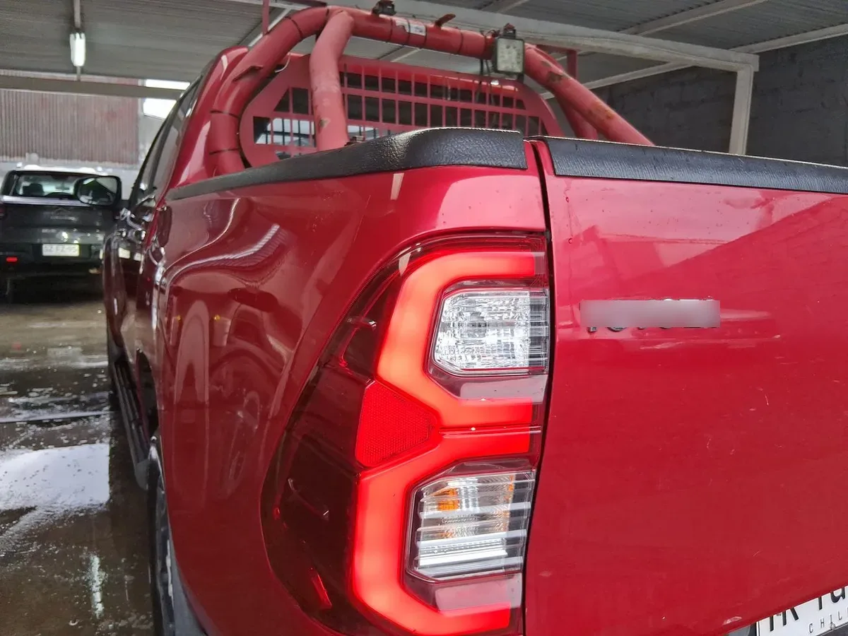 Toyota Hilux 2.8 Srv Diesel 4x4 Dob. Cab. At 4p año 2024
