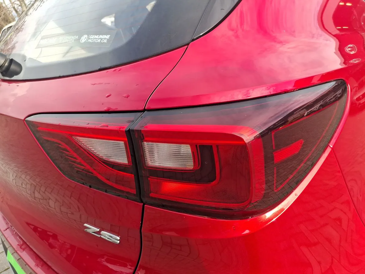 MG Mg Zs 1.5 Std Mt 5p año 2023