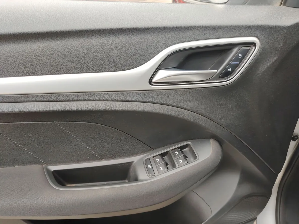 MG Mg Zs 1.5 Std 4x2 Mt 5p año 2023