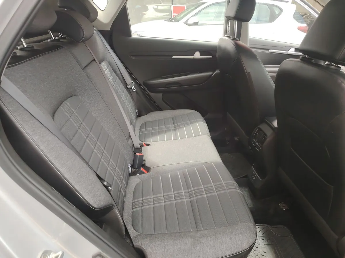 Kia Sonet 1.5 Ex 4x2 Ivt Ri At 5p año 2025