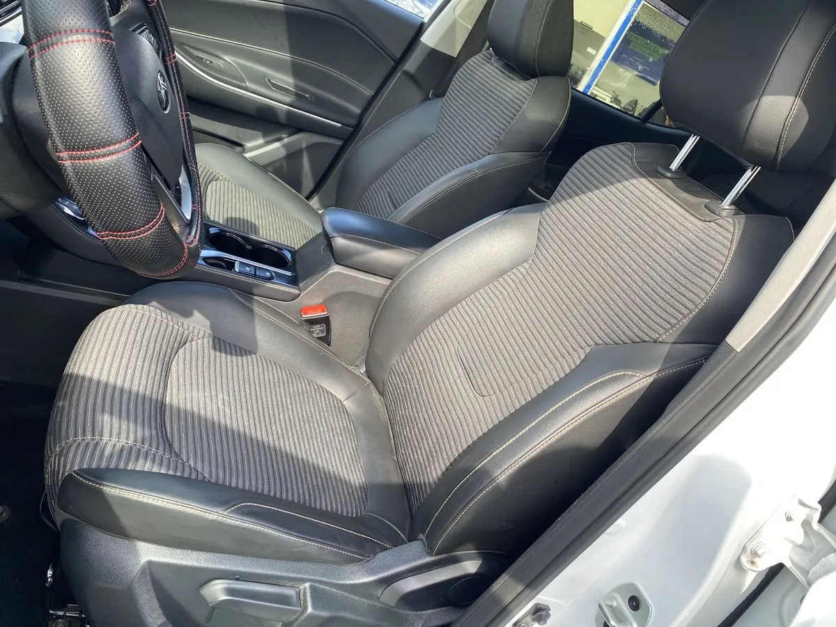 JAC Js4 1.5 Luxury 4x2 Mt 5p año 2025