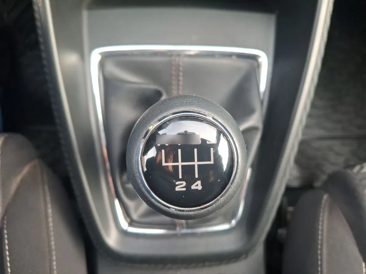 MG Mg Zs 1.5 Std Mt 5p año 2023