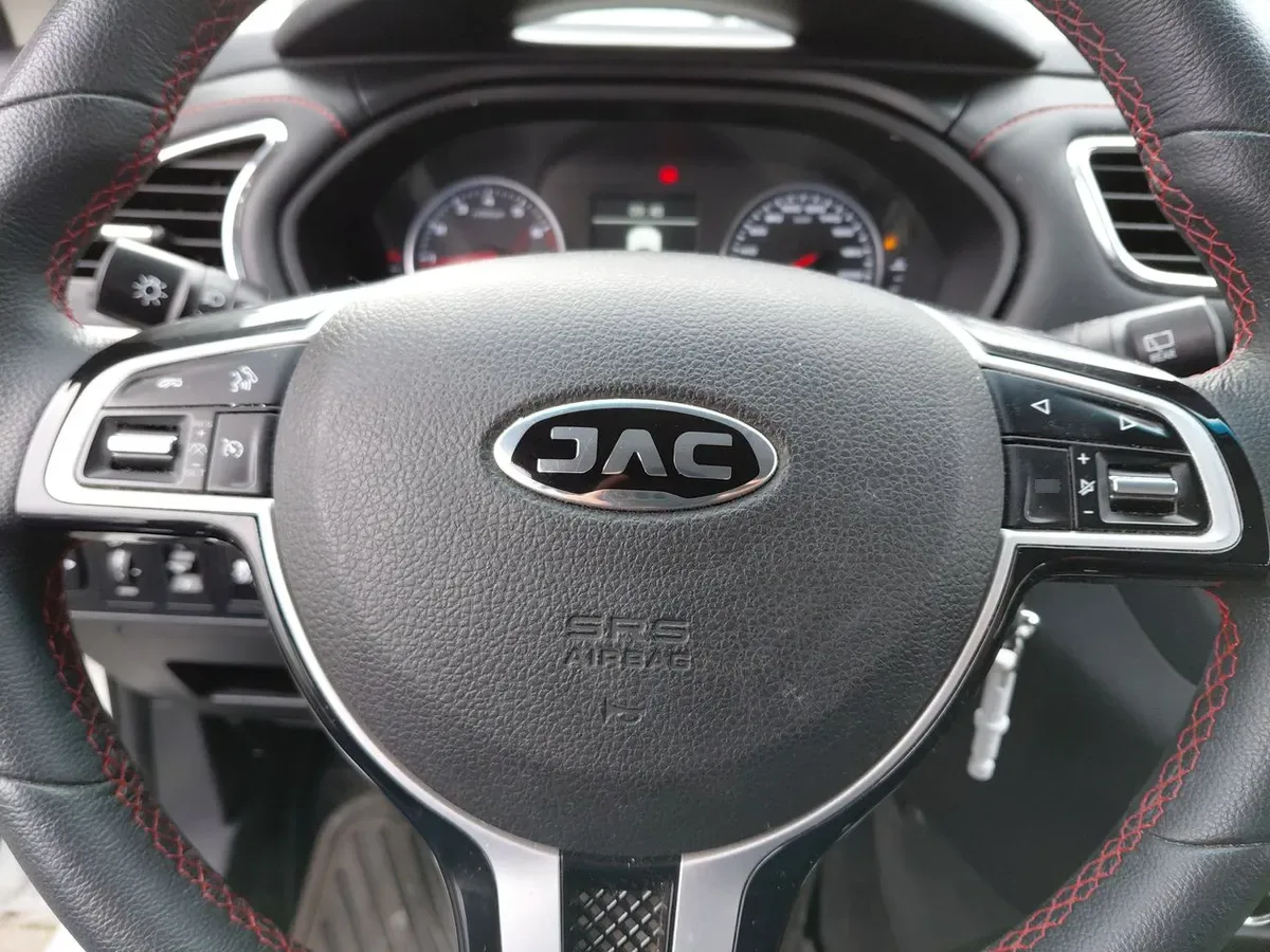 JAC Js2 1.5 Comfort 4x2 Mt 5p año 2022