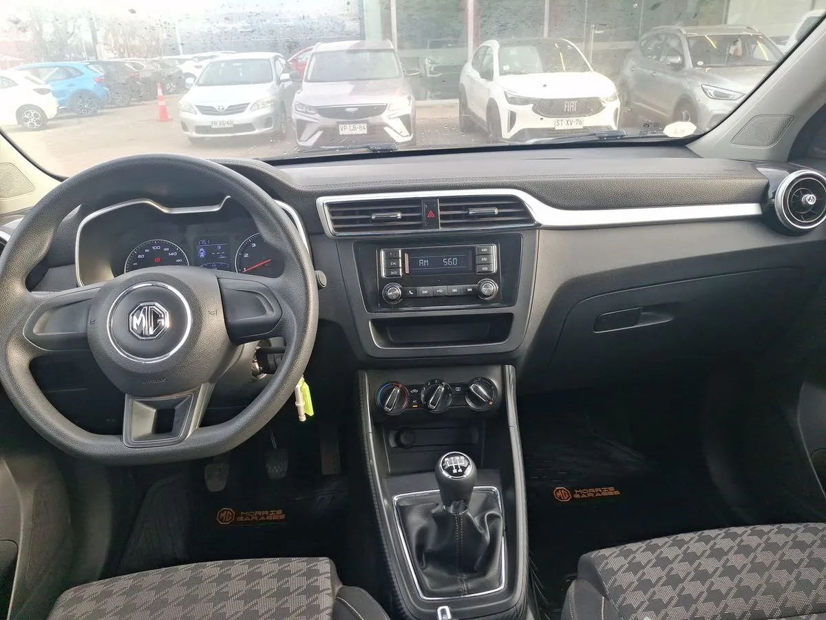 MG Mg Zs 1.5 Std Mt 5p año 2023
