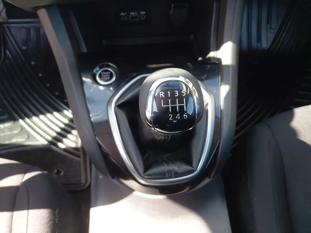 Nissan Sentra 2.0 Sense 4x2 Mt 4p año 2022