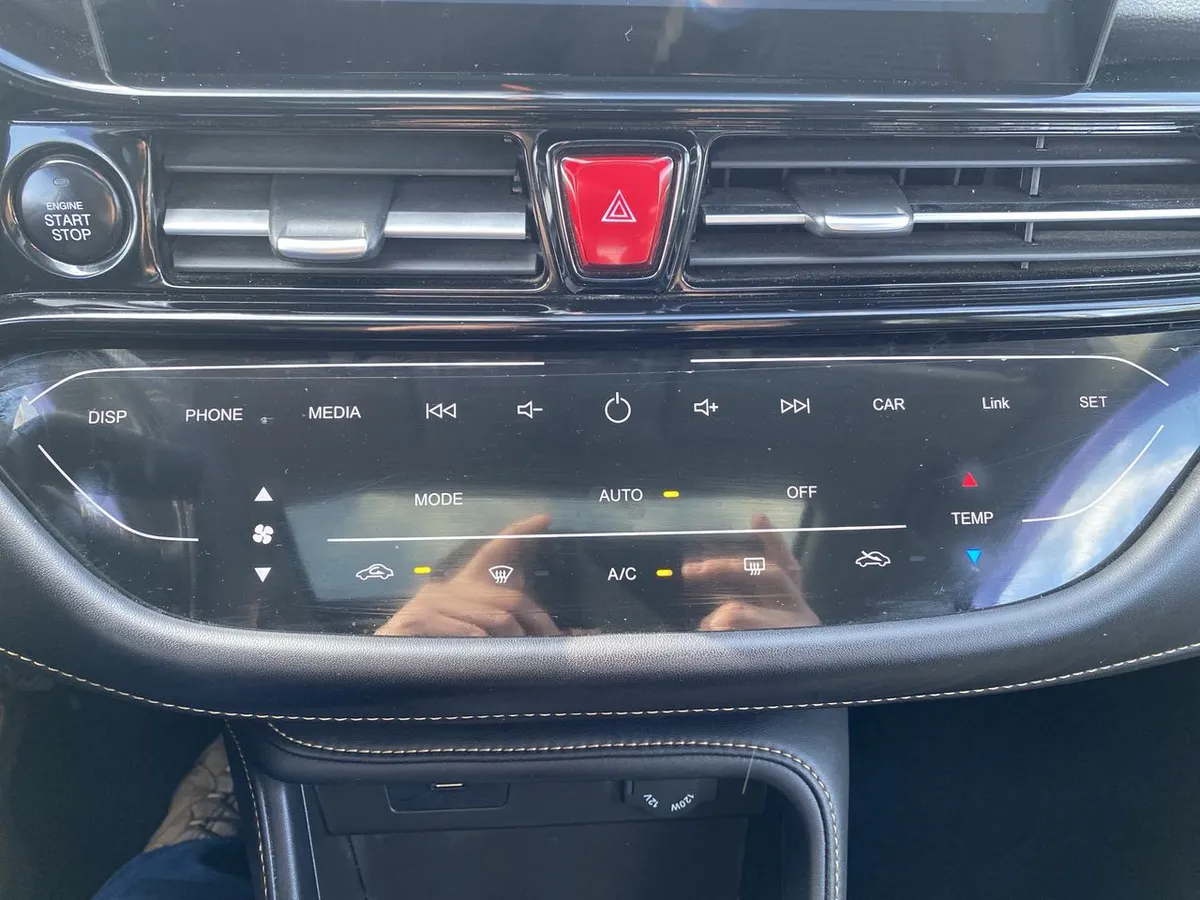 JAC Js4 1.5 Luxury 4x2 Mt 5p año 2025